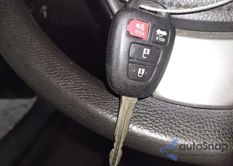 2014 Toyota Corolla Le Plus z USA, uszkodzony, nr VIN 2T1BURHE4EC117188